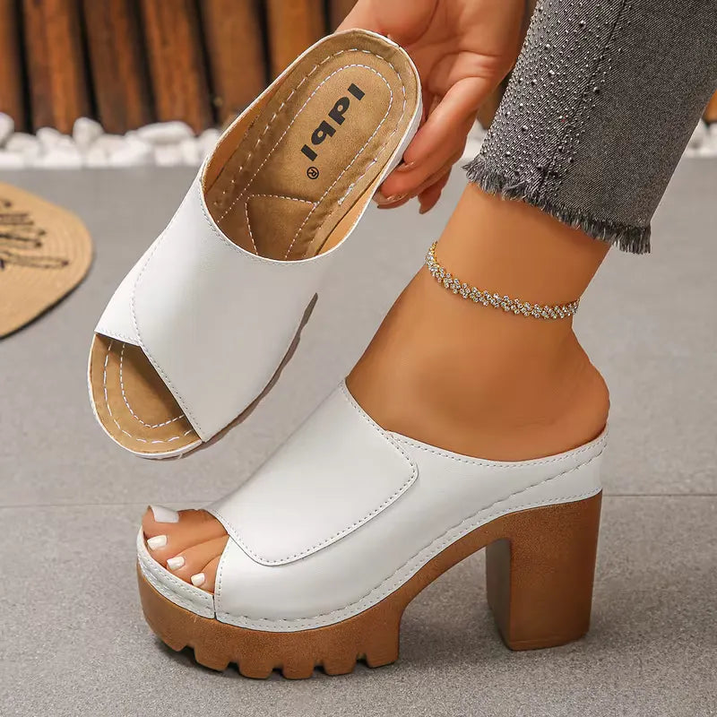 Susheena - Orthopedic Sandals With a Chunky Heel