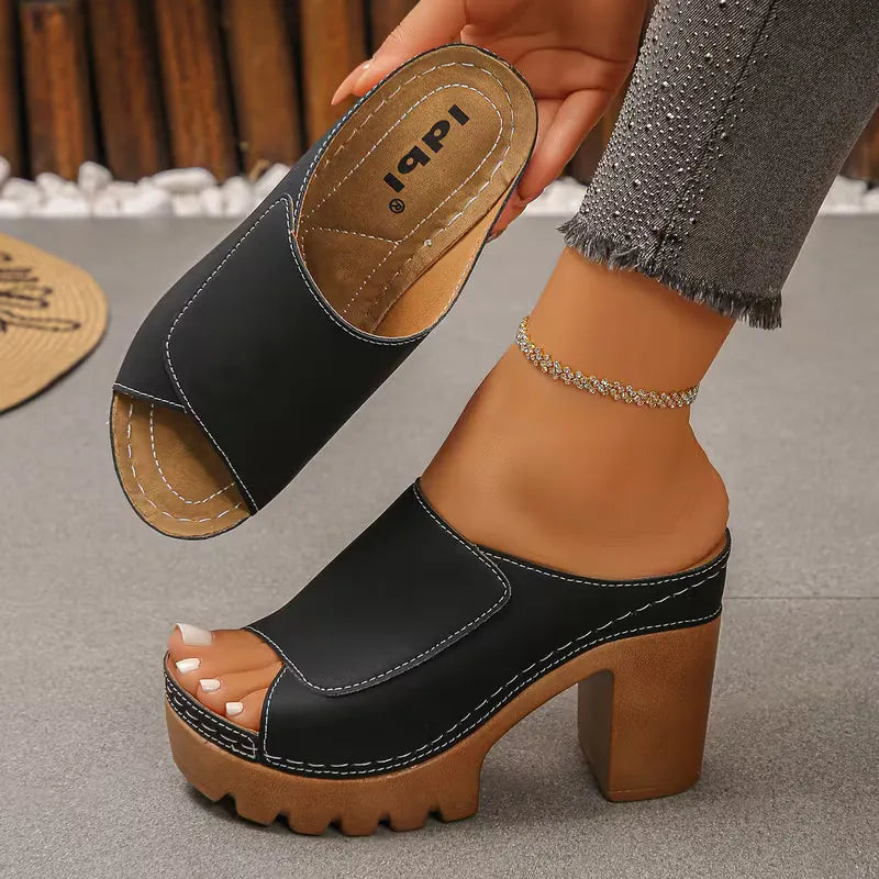 Susheena - Orthopedic Sandals With a Chunky Heel