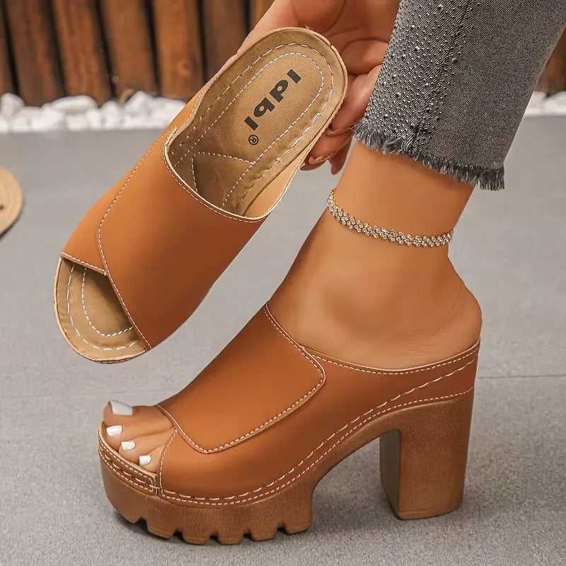 Susheena - Orthopedic Sandals With a Chunky Heel