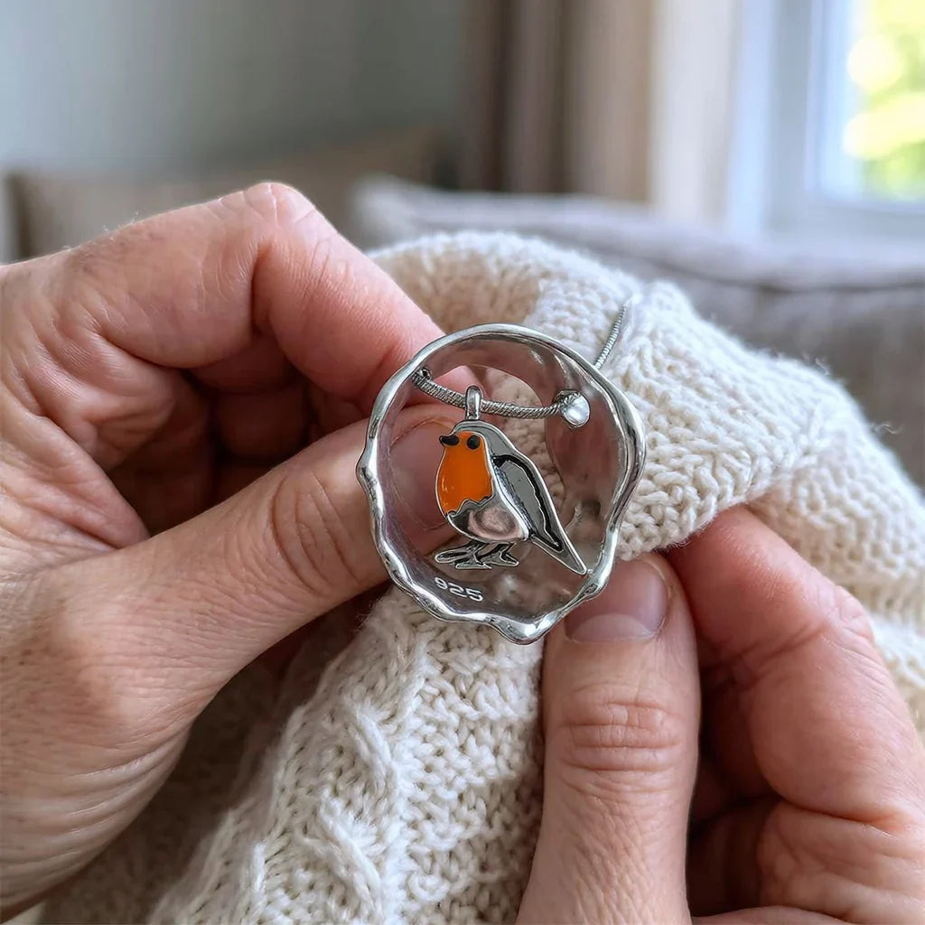Lien - Robin Pendant Necklace