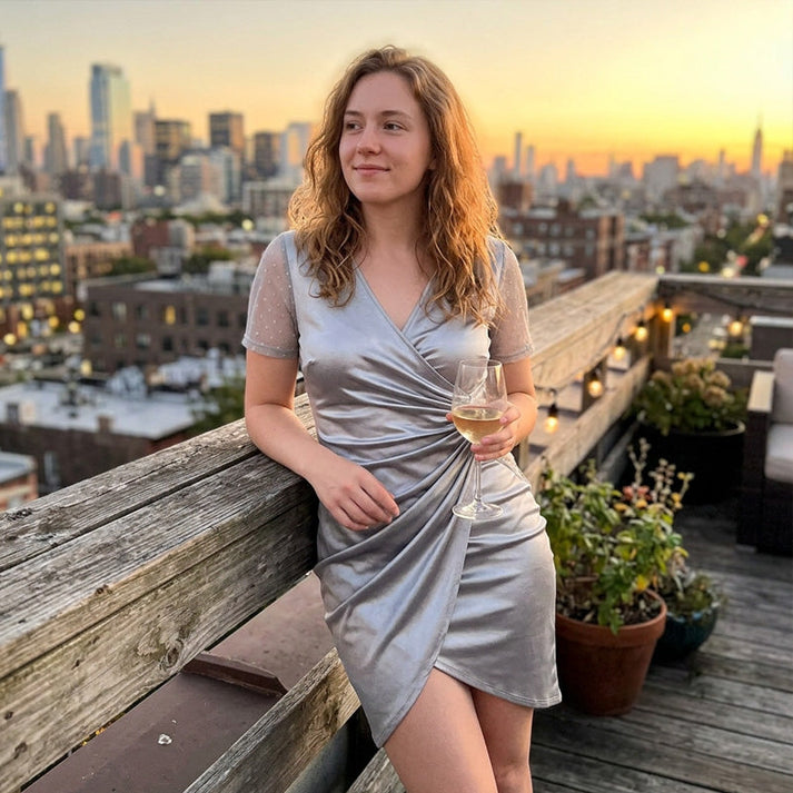 Polly - Pleated Dress With a V-Neck